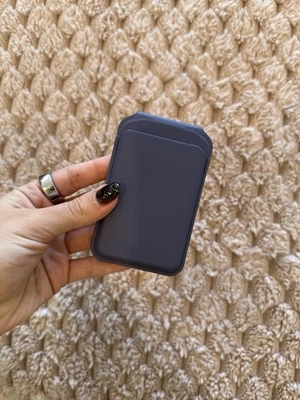 Apple MagSafe 钱包式兼容 iPhone — 第 1/3 张图片