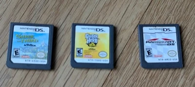 Nintendo DS Cartridge Lot : Mario kart, Shrek The Third, Guitar Hero Untested - Image 1 of 4