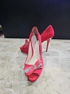 Guess Women's Stiletto Shoes Red Suede Pumps Heels W/gold Accent and Bows 8M - Picture 1 of 15