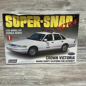 Lindberg 72715 1/25 Ford Crown Vic authentisches Maßstab Modell noch versiegelt Wasserwaage #2 - Bild 1 von 7