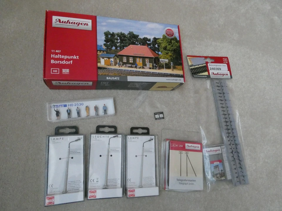 Bahnhof mit Zubehör - Bild 1 von 1