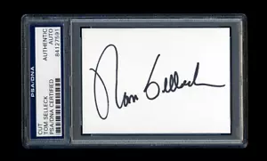 TOM SELLECK FIRMATO MINT CUT PSA/DNA SLABBED AUTOGRAFO MAGNUM P. I. AMICI - Foto 1 di 1