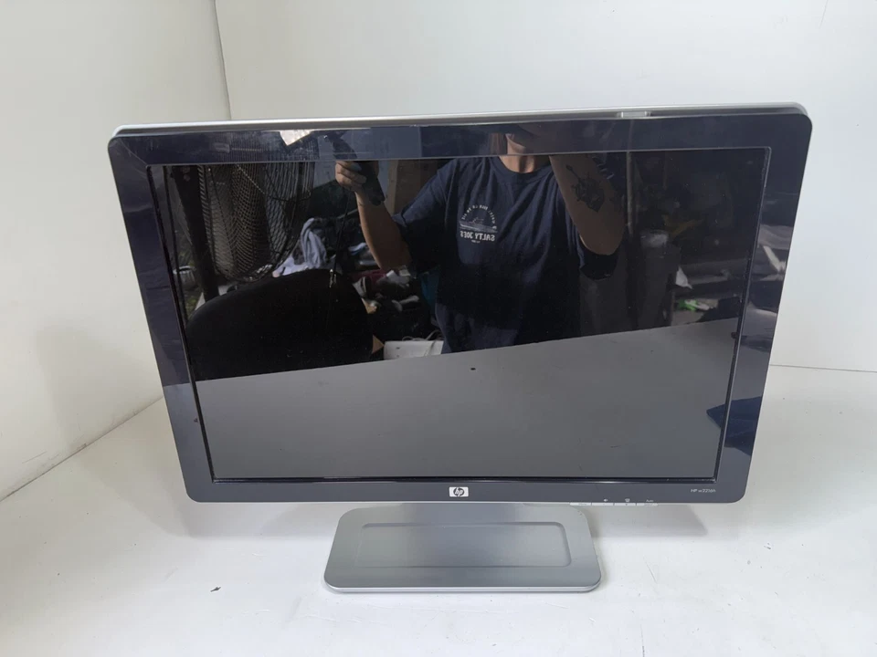 HP W2216H Black 22 Inch Widescreen Flat Panel Wide Aspect LED Color Monitor - Image 1 of 4