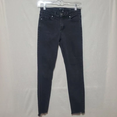 Pantalones de mezclilla ajustados Kenneth Cole para mujer talla 2 Jess negros cómodos dobladillo crudo elásticos Foto 1 de 4