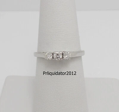 Обручальное или свадебное кольцо с одним натуральным бриллиантом 1/4 карата белое золото 14 карат - Изображение 1 из 4