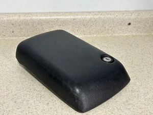 Jeep Wrangler 06 consola central tapa reposabrazos negro OEM - Imagen 1 de 4