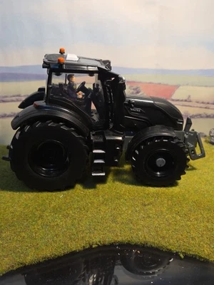 Britains Ertl VALMET Tractor 1:32 Scale Unboxed - Image 1 of 4