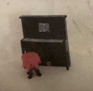 Mini piano vertical y taburete para casa de muñecas 1/4" escala 1:48 - Imagen 1 de 5