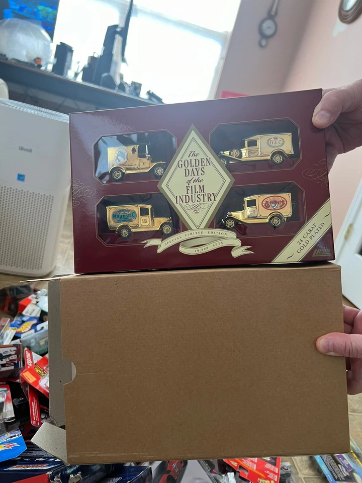 Lledo The Golden Days Of The Film Industry 24 Carat Gold Set Diecast 4838 - Image 1 of 1