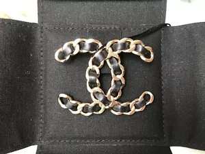 AUTHENTIC 2018V CHANEL CC LOGO PIN LARGE BROOCH GOLD Black Leather NEW IN BOX - Picture 1 of 21