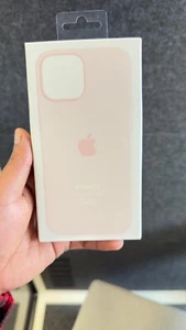 iPhone 13 Silicone Case with MagSafe- Chalk Pink - Photo 1 sur 3