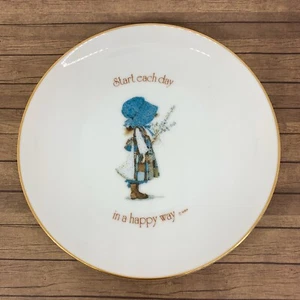 Plato decorativo Holly Hobbie Lasting Memories día de inicio Happy Way 1975 WWA - Imagen 1 de 8