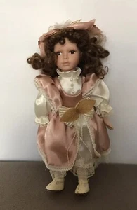 Hermoso vestido de muñeca de porcelana vintage coleccionables - Imagen 1 de 12