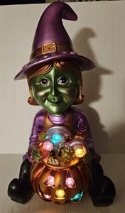 18" Hay And Harvest Halloween Light Up Trick Or Treat Witch With Timer - Picture 1 of 14