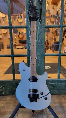 EVH Wolfgang 标准电吉他烘烤枫木银色闪耀 — 第 1/4 张图片