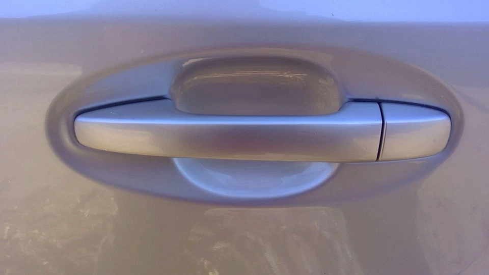 Conjunto de manija de puerta trasera lado del conductor izquierdo Toyota Prius V 1,8 L 12-18 OEM Foto 1 de 1