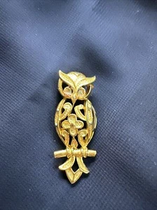 Vintage Gold Tone Crown TRIFARI Signed Owl Brooch Pin - Picture 1 of 9