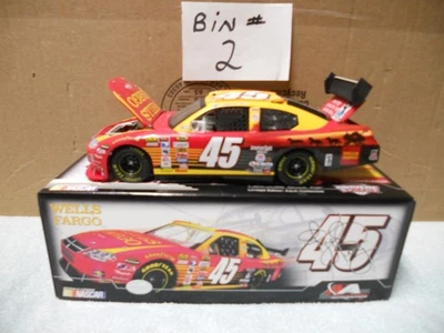 1/24 Action 2007 NASCAR #45 Wellsfargo Kyle Petty Dodge COT Foto 1 de 4