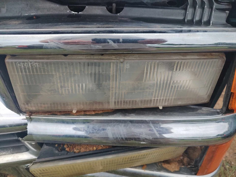 90 91 92 93 94 95 96 97 98 99 CHEVY PICKUP 1500 Headlamp Assembly Left - Image 1 of 1