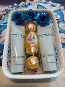 Marc Jacobs Daisy Dream Perfumed Lotion Body Wash 75ml Decorated Gift Basket - Picture 1 of 4