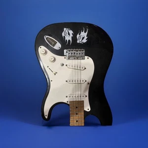 Peavey Predator Electric Guitar 6-String, Right-Handed, 22-Fret, Black/White - Picture 1 of 3