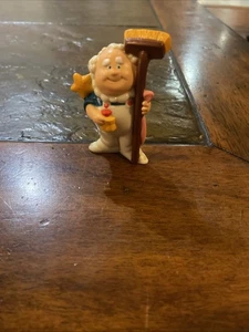 Vintage 1984 Care Bears CLOUD KEEPER with Broom PVC Figure Miniature Mini - Picture 1 of 1