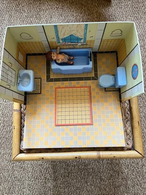 Jouet ancien, petite salle de bain en carton et plastique - Photo 1/4