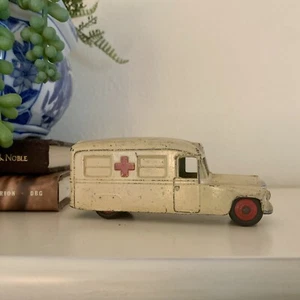 VINTAGE DINKY TOYS MECCANO DAIMLER AMBULANCE MADE IN ENGLAND - Picture 1 of 6