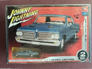 BRAND NEW Johnny Lightning 1964 Pontiac GTO 38462  1:25 w/1:64 car - Picture 1 of 9