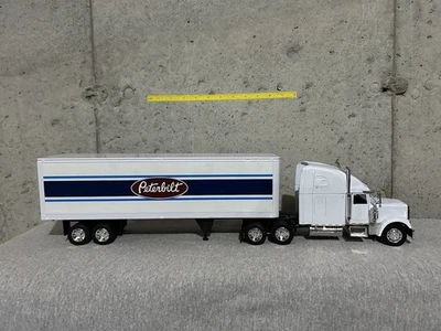 1/32 NEW RAY FREIGHTLINER  WHITE  SEMI , NO PACKAGING W/ Peterbilt Tractor - Image 1 of 4