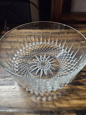 Vintage ARCOROC FRANCE Serving Salad Bowl LARGE 9" Crystal Starburst - Image 1 of 4