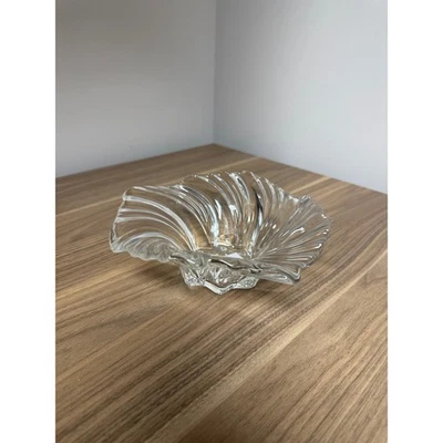 Mikasa Belle 时代透明玻璃中心碗小号扇形边缘 — 第 1/4 张图片