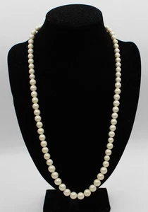 VINTAGE NECKLACE FAUX GRADUATED IVORY PEARLS VERY NICE! NO TAG - Picture 1 of 3