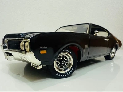Ertl 1/18 Oldsmobile 442 W30 1969 Diecast Model Car Collectible - Image 1 of 4