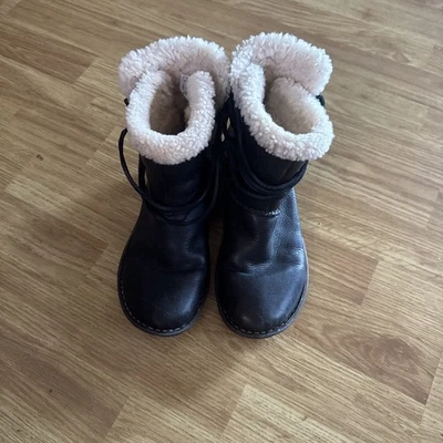 Botas de invierno UGG Australia Akadia para mujer talla 8 excelente estado Foto 1 de 4