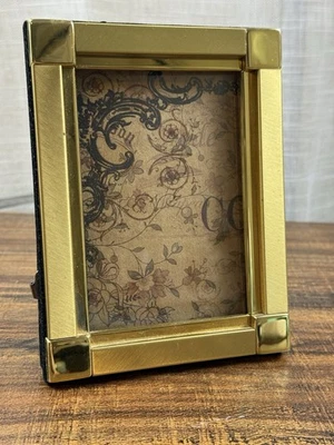 Marco de fotos vintage de latón pulido de Fetco para un rectángulo de fotos de 3,5 x 5 Foto 1 de 4