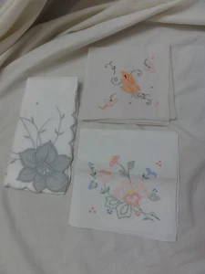 Lot of 3 ~ Vintage Handkerchief ~ Hankie ~ Hanky ~ Floral - Picture 1 of 14