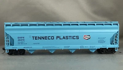 Athearn - Tenneco Plastics - 55' Covered Hopper + Wgt # 46478 w/Kadees - Image 1 of 4