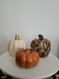 3 calabazas decorativas surtidas de otoño/acción de gracias. 2 vidrios; 1 cerámica - Imagen 1 de 8
