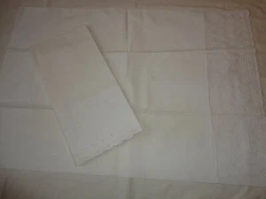 2 Pillowcases Vintage Springmaid Percale Cream Color w/ Eyelet Hem - Picture 1 of 3