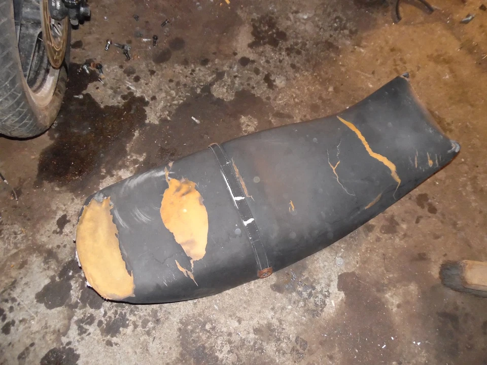 Sillín de asiento Suzuki GS700 1985 ES Foto 1 de 1