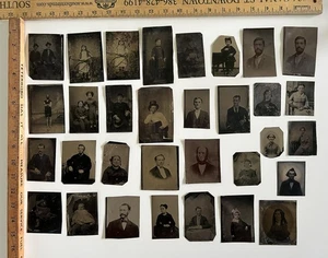 Vintage Lot (32) antike Zinnfotos: Babys, Kinder, Frauen, Männer, Mode. *Fotos* - Bild 1 von 20