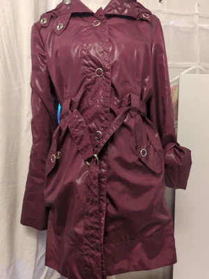 Gabardina Rue 21 granate mediana a presión con cinturón y bolsillos Foto 1 de 4