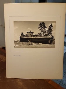 Photo vintage remorqueur échoué noir et blanc 1964 Maces Bay Canada - Photo 1/10