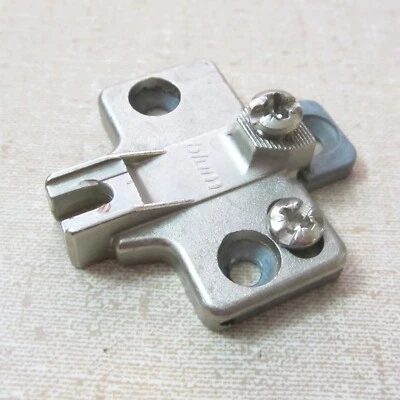 Placa de montagem Blum #710, 195.H 710, aparafusada, para sobreposição de 3/4" 195H710-02, 0mm - Imagem 1 de 4