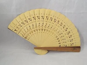 Vintage chinesischer Handventilator, einzigartiges geschnitztes/gestanztes Holz - Bild 1 von 5