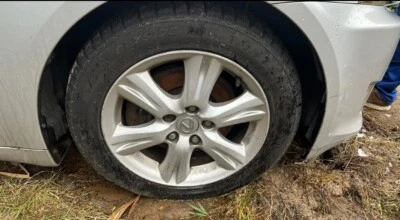 Lexus IS Original Alufelgen auf Winterreifen mit Super Profil ca 6-7 mm Räder - Bild 1 von 4