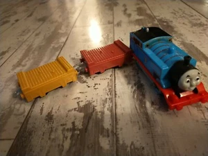 Camiones de plataforma plana Thomas & Friends Motorizado Tren HERMOSO ESTADO MATTEL 2013 - Imagen 1 de 5