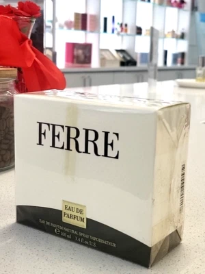 FERRE 3.4 OZ Eau de Parfum Spray 'Sellado' Foto 1 de 4