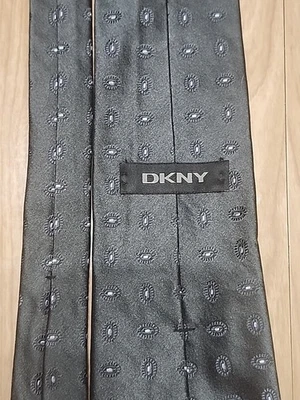 Corbata Dkny gris 100 % seda, nueva con etiquetas Foto 1 de 4